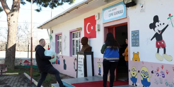 Bursa Mudanya'da yerel yönetimden eğitime çifte destek