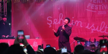 İzmir'de Mansur Ark rüzgârı