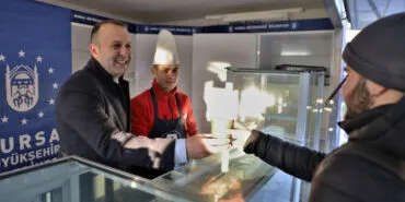 Bursa Büyükşehir'den öğrencilere sıcak çorba ikramı