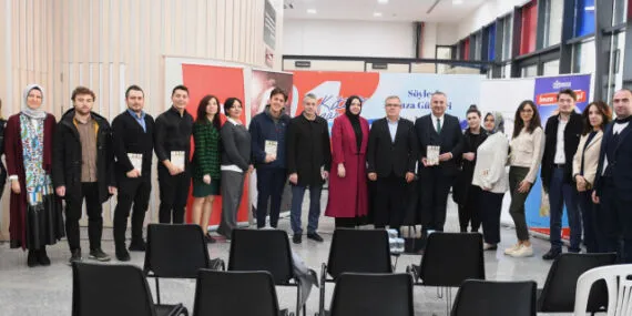 ‘Paşa’nın Sofracısı’ Bursa Osmangazi’de okurlarıyla buluştu