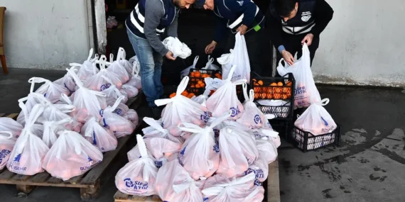 5 ton mandalina örnek iş birliği ile dağıtılıyor