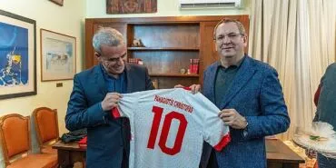Ayvalıkgücü Belediyespor, Aetos Lutron dostluk maçında Midilli Adası’nda karşılaştı.
