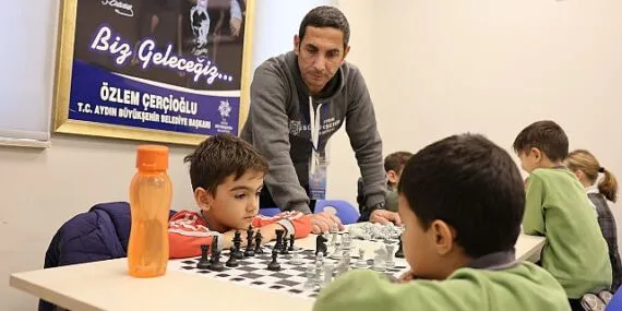 Başkan Çerçioğlu Aydınlı çocukları satranç ve akıl oyunları etkinlikleri ile buluşturdu