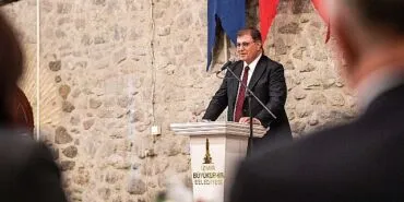 Başkan Tugay’dan yeni yıl mesajı  “İyiliği çoğalttığımız bir yıl olsun”