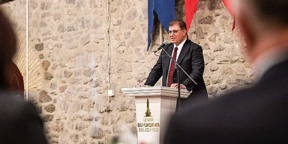 Başkan Tugay’dan yeni yıl mesajı  “İyiliği çoğalttığımız bir yıl olsun”