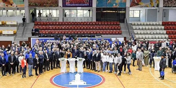 Büyükşehir Belediyesi’nin spor ailesi yeni yıl için bir araya geldi  “Şampiyon olacağım diyen herkesin yanında olacağız”
