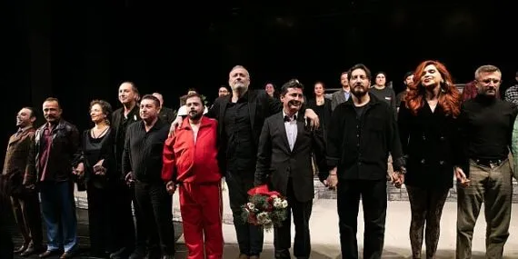 “Çok Tuhaf Soruşturma” oyununun prömiyeri yapıldı