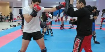 Geleceğin kick boksçuları antrenmanlarına devam ediyor