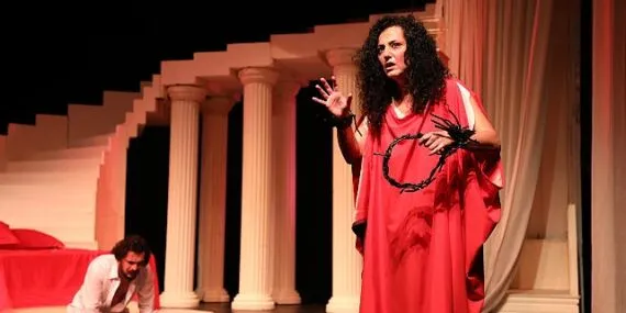 İstanbul Büyükşehir Belediyesi Şehir Tiyatroları, tiyatro sezonunun yeni haftasında 15 oyunla seyirci karşısına çıkıyor.