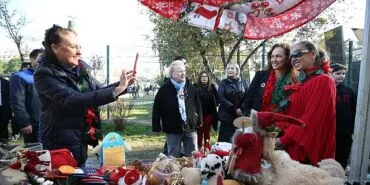 Karşıyaka’nın ‘Yeni Yıl Pazarı’na büyük ilgi