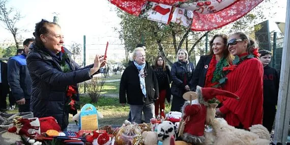 Karşıyaka’nın ‘Yeni Yıl Pazarı’na büyük ilgi