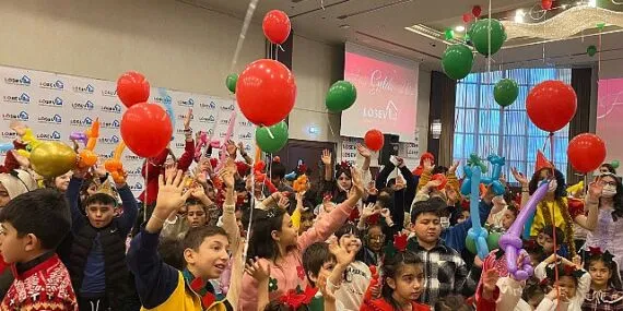 LÖSEV, her yılbaşında olduğu gibi bu yıl da lösemili çocuklar ve aileleri için anlam dolu yılbaşı etkinlikleri düzenliyor