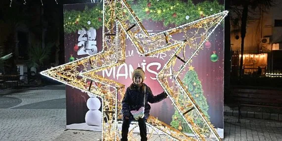 Manisa Büyükşehir, Manisa’yı yeni yıla hazırladı, caddeleri ışıl ışıl oldu