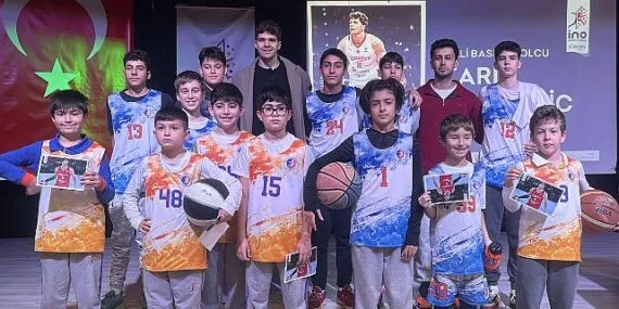 Milli basketbolcu Tarık Biberovic, İNO Barstow Okulları “İlham Verenler Konferansı”nda gençlerle buluştu