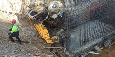 Adıyaman'da iş makinesi devrildi!