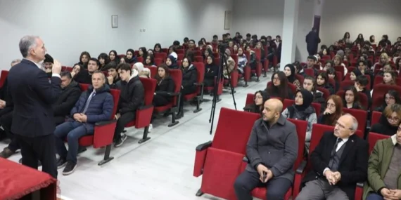Başkan Taban, "Genç Bakış" programlarında öğrencilerle bir araya geldi