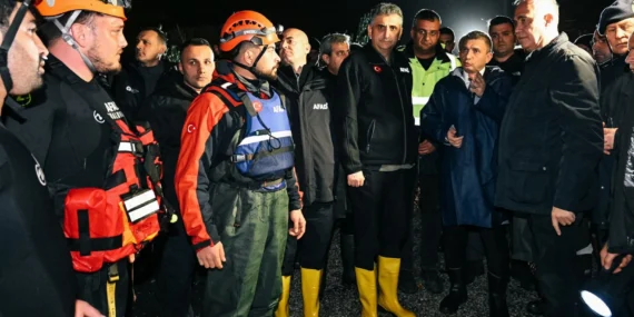 Antakya Valisi Şahin Manavgat'da incelemelerde bulundu