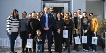 İzmir Bornova'da Başkan Eşki'den personele yeni yıl hediyesi