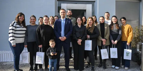 İzmir Bornova'da Başkan Eşki'den personele yeni yıl hediyesi