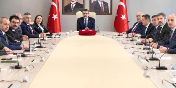 Bakan Tekin eğitimi Bartın'da değerlendirdi