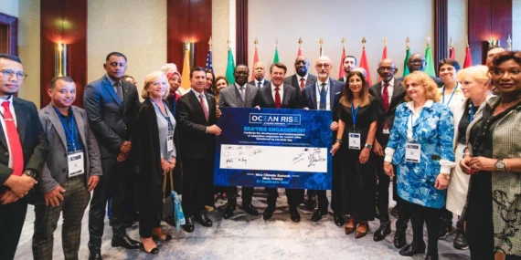 Başkan Aras yurt dışından hibelerle döndü