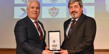 Başkan Bozbey'e 'Spora katkı sağlayan başkan' ödülü