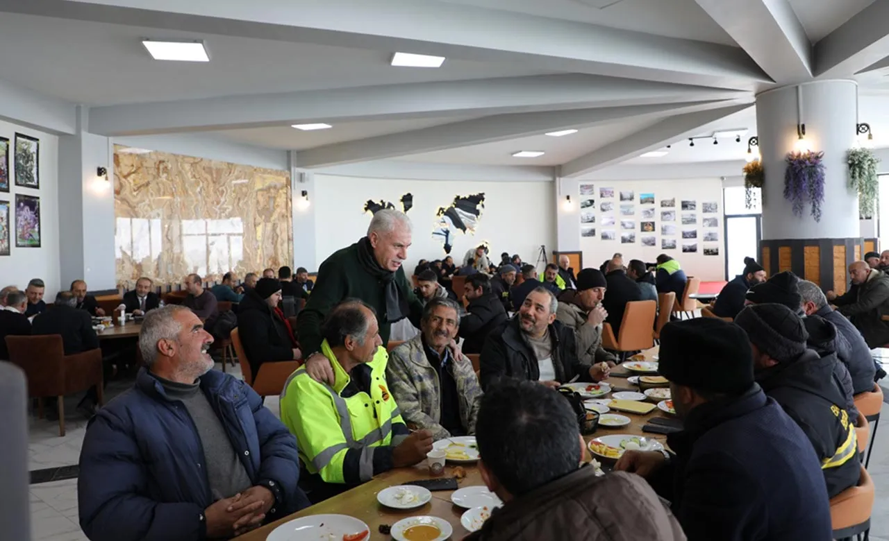 Başkan Mete Memiş, Karla Mücadele Kahramanları İle Kahvaltıda Bir Araya Geldi