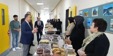 Bayburt İl Milli Eğitim Müdürü Rahmi Güney'den Okul Kermesine Destek