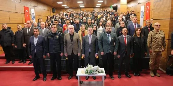 Bayburt’ta Gençlik Zirvesi: Vali Eldivan Gençlerle Buluştu