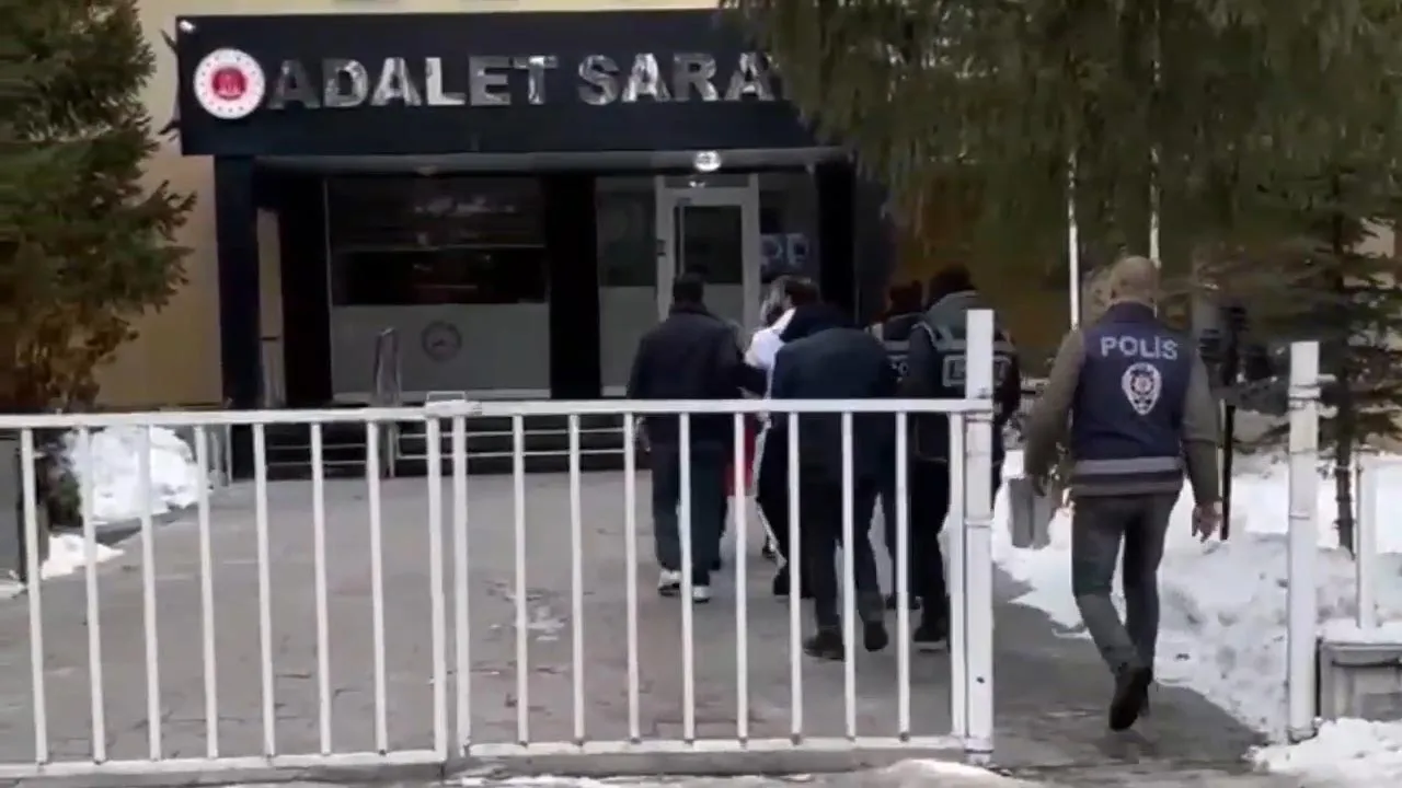 Bayburt'ta Göçmen Kaçakçılığı Operasyonu, 7 Göçmen ve 4 Organizatör Yakalandı!