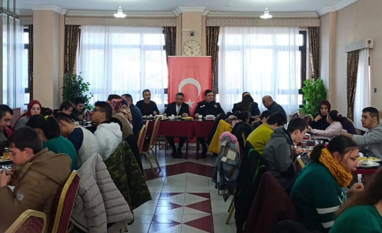 Bayburt'ta Özel Eğitim Öğrencilerine Kahvaltı Programı Düzenledi