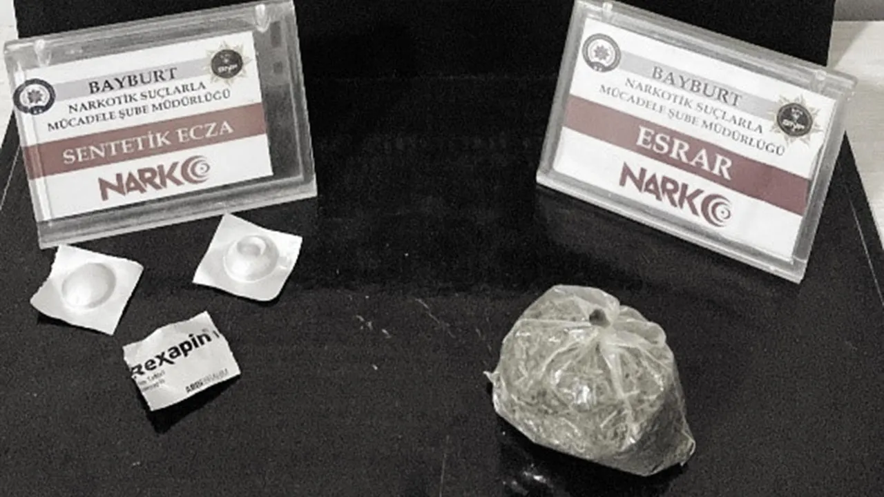 Bayburt'ta Uyuşturucu Operasyonu! 3 Sentetik Ecza ve 16 Gram Esrar Ele Geçirildi