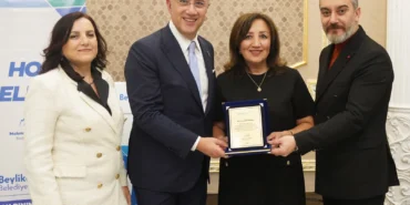 Beylikdüzü Belediyesi emekli olan personeline veda programı düzenledi