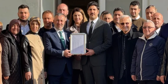 Bilecik'te AK Parti İl Başkanı mazbatasını aldı