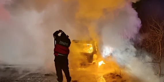 Bilecik’te alev alan araçtan hurda yığını kaldı