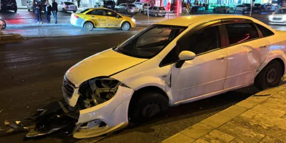 Düzce'de iki otomobil çarpıştı! 4 yaralı