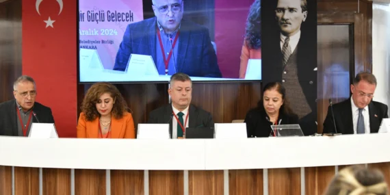 Çalık: Afetlere karşı dayanıklı kentler inşa etmek zorundayız