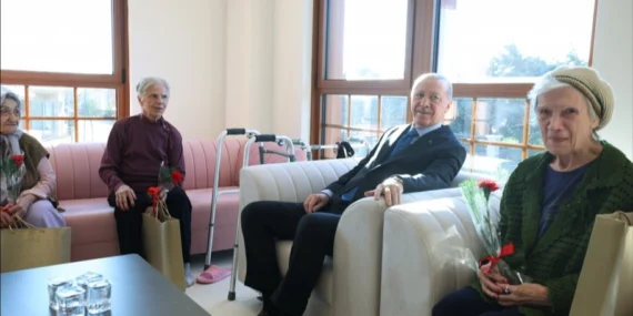 Cumhurbaşkanı Erdoğan'dan Darülaceze sakinlerine ziyaret