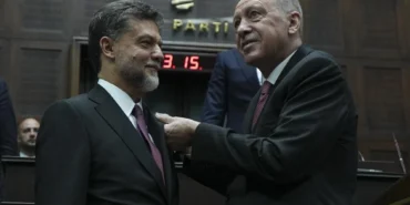 Dün istifa eden Yamalı AK Parti rozetini taktı!