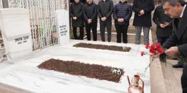 Eski Bakan İleri'ye Bakan Tekin'den vefa