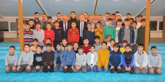 Geleceğin İmamları Yetişiyor, Bayburt Valisi Mustafa Eldivan’dan Kur’an Kursuna Ziyaret