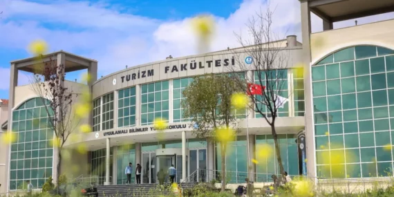Geleceğin turizm yöneticileri DEÜ'den yetişecek