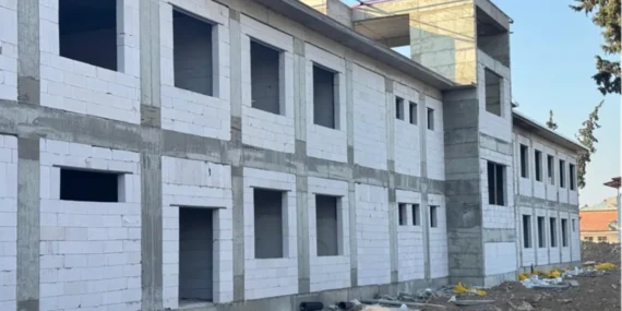 Hatay'daki okul binası yükseliyor