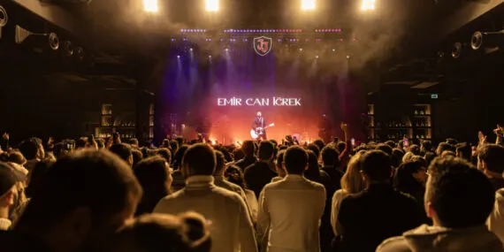 Emir Can İğrek'ten İstanbul’da unutulmaz performans