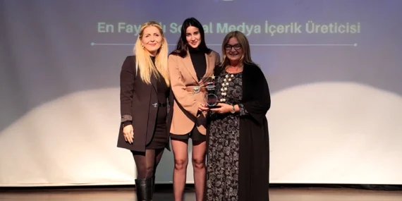İzmir Art “Yılın En Faydalı İçerik Üreticisi” seçildi