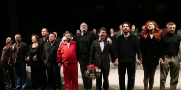 İzmir'de “Çok Tuhaf Soruşturma” oyununun prömiyeri yapıldı