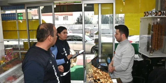 İzmir Karabağlar’da yeni yıl öncesi denetimler yoğunlaştı