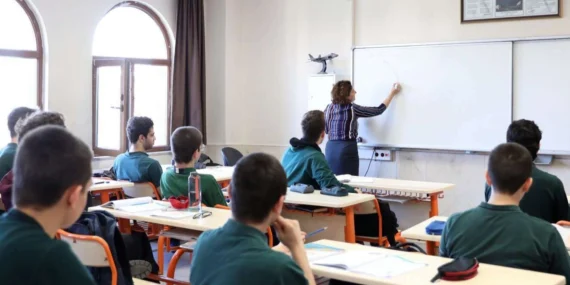 Öğretmenlikte kariyer basamaklarına yönetmelik ayarı