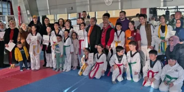 Kayseri Talas'ta tekvandocular kuşak taktı