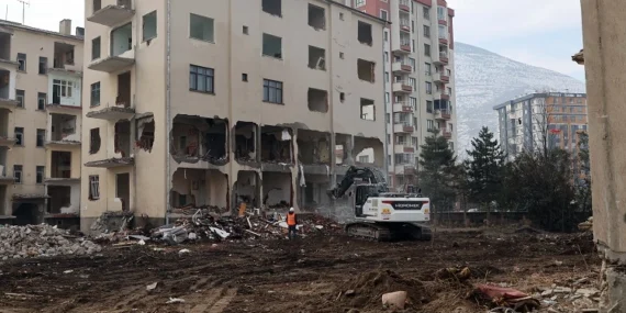 Kayseri Talas'ta yapılar sesle yıkılıyor